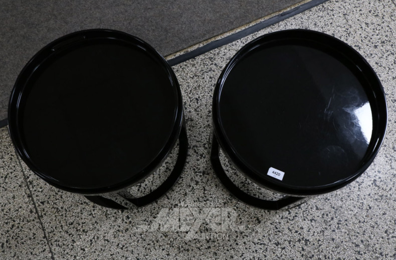 Paar runde Beistelltische, Lack schwarz,