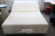 Doppelbett mit Motorrahmen, Bezug beige