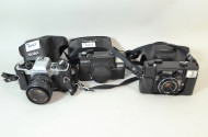 3 versch. Fotokameras: KONICA, ROLLEI,