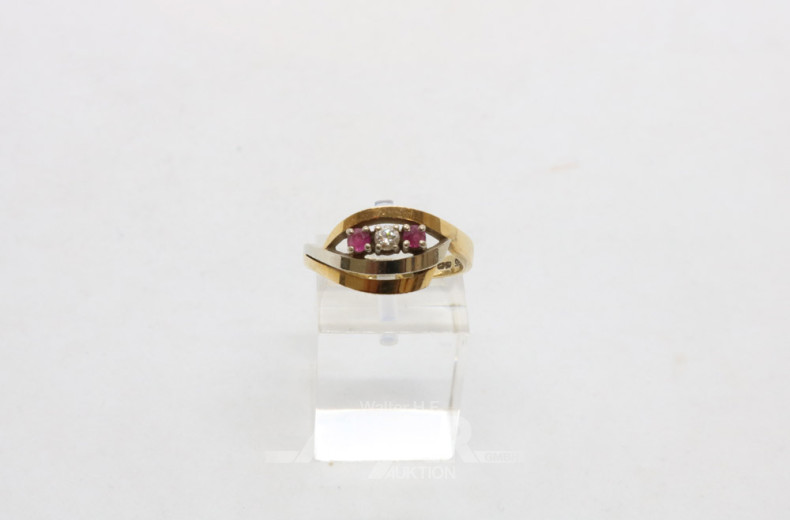 Damenring, 585er GG, mit 1 kl. Diamant