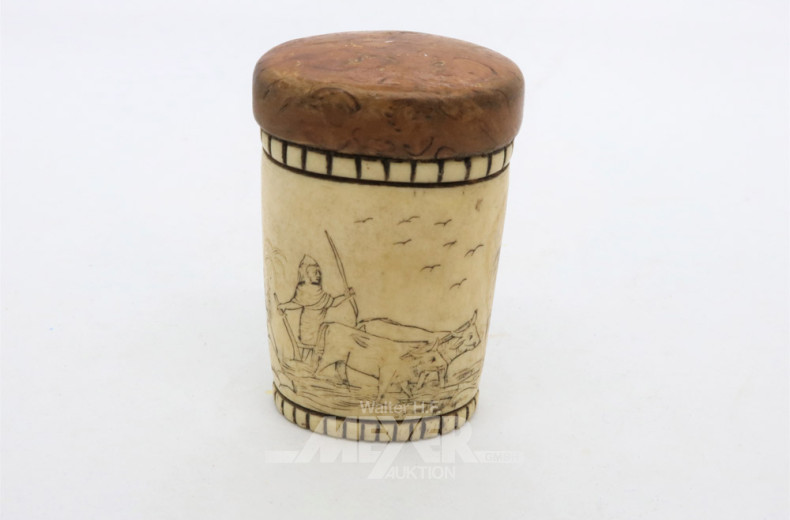 Hornknauf mit asiatischen Motiven