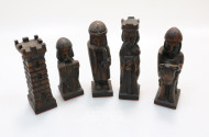 Schachspiel mit Holz-Spielfiguren,