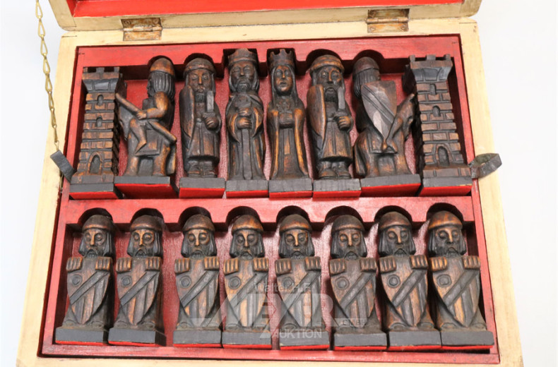 Schachspiel mit Holz-Spielfiguren,