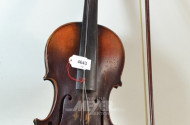 alte Geige mit Bogen