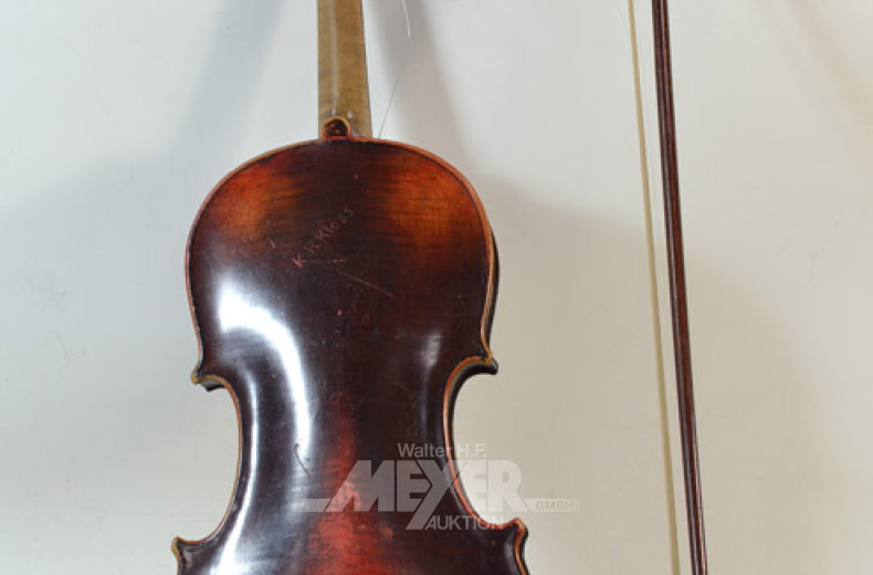 alte Geige mit Bogen