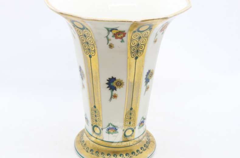 Posten versch. Porzellan-Dekorationen: