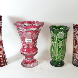 4 versch. farbige Kristall-Vasen