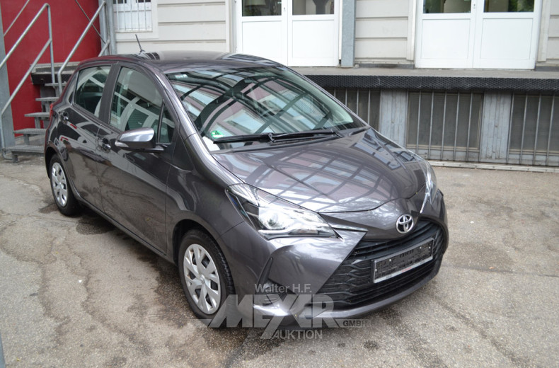 TOYOTA Yaris, grau