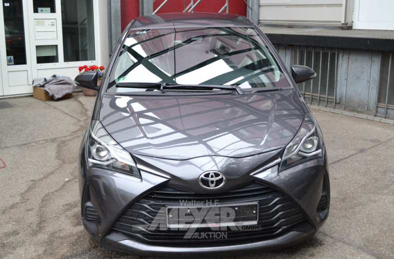 TOYOTA Yaris, grau