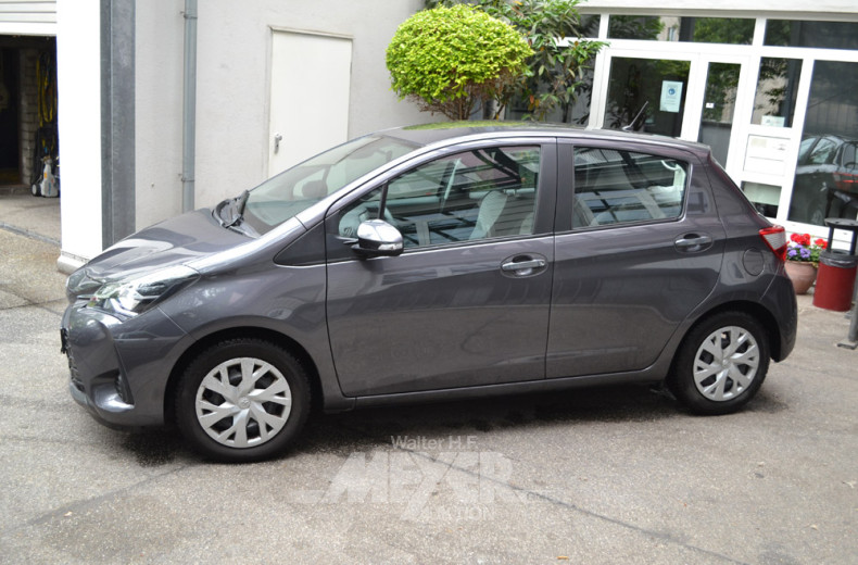 TOYOTA Yaris, grau