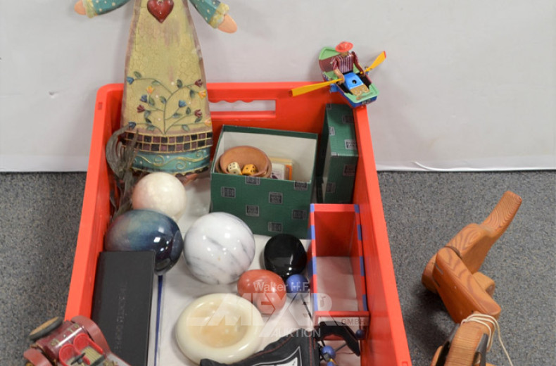Posten Hausrat: Holz, Blechspielzeug,