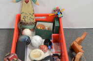 Posten Hausrat: Holz, Blechspielzeug,