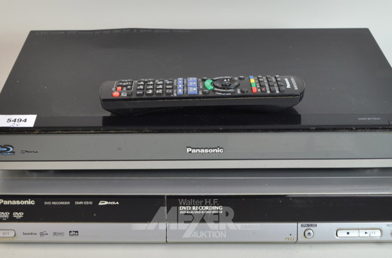 Blue-Ray Player sowie 1 DVD Player