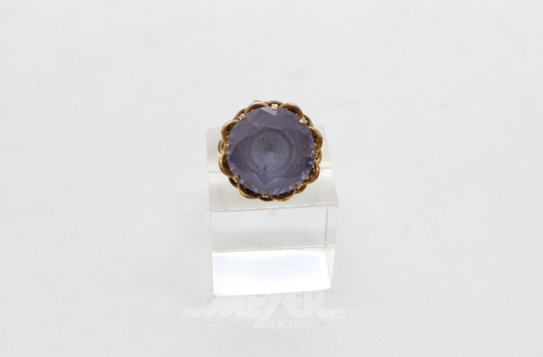 Ring, 585er GG, besetzt mit 1 gr. lila