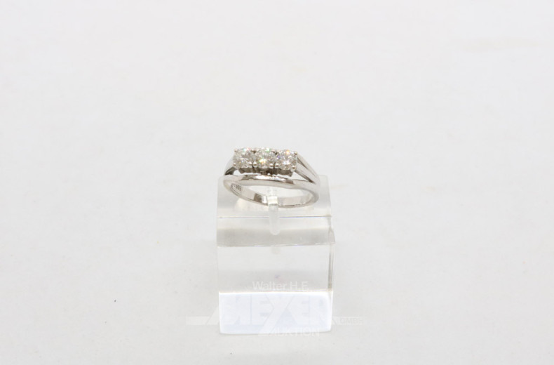 Ring, 585er WG, besetzt mit 3 Brillanten