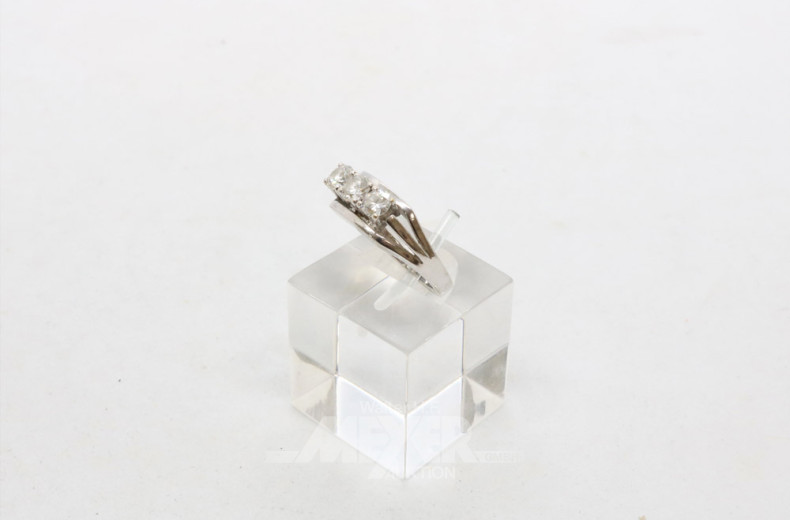 Ring, 585er WG, besetzt mit 3 Brillanten