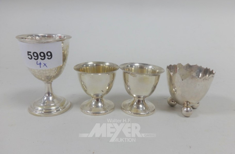 4 versch. kl. Eierbecher, Silber,