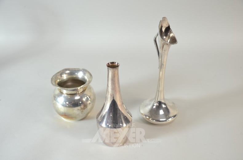 3 versch. kl. Tischvasen, Silber