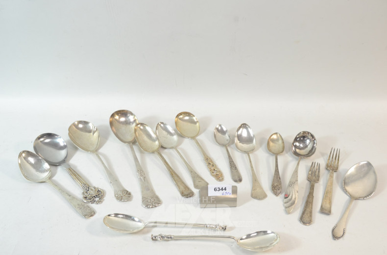 Posten Vorlegelöffel und Gabeln,