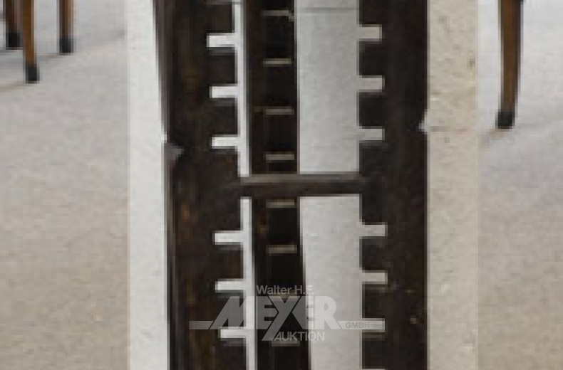 gr. Holzschnitzerei/CD-Regal,