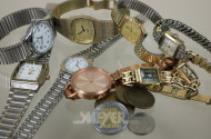 8 Armbanduhren und Münzen