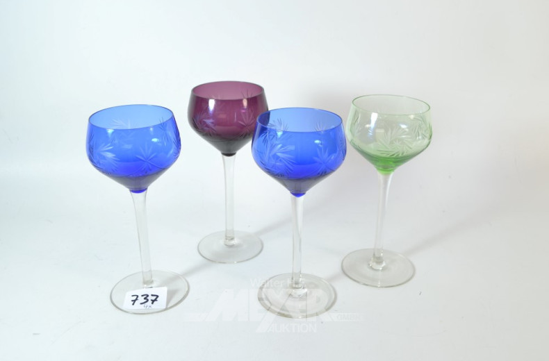 4 versch. farbige Römergläser