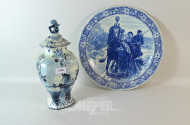 Deckelvase sowie 1 Wandteller DELFT