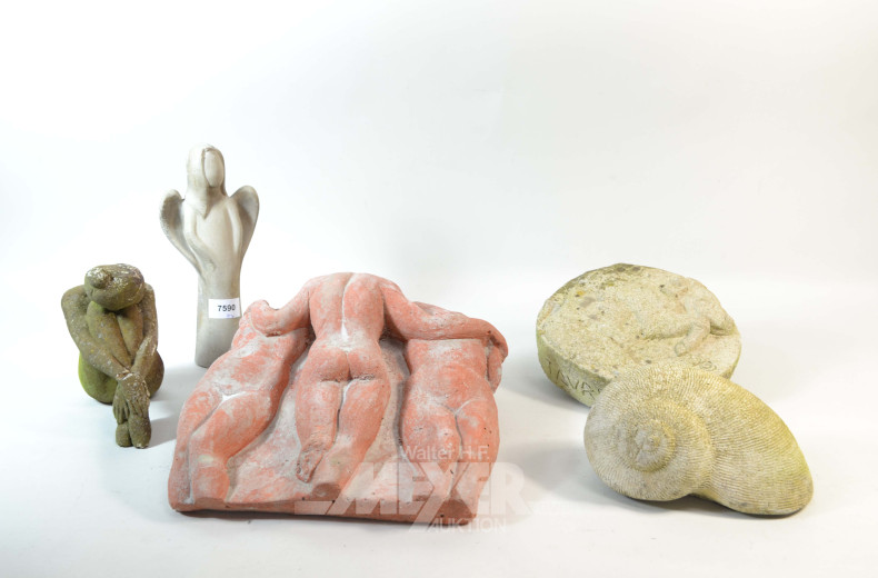 5 versch. Steinfiguren und Reliefs
