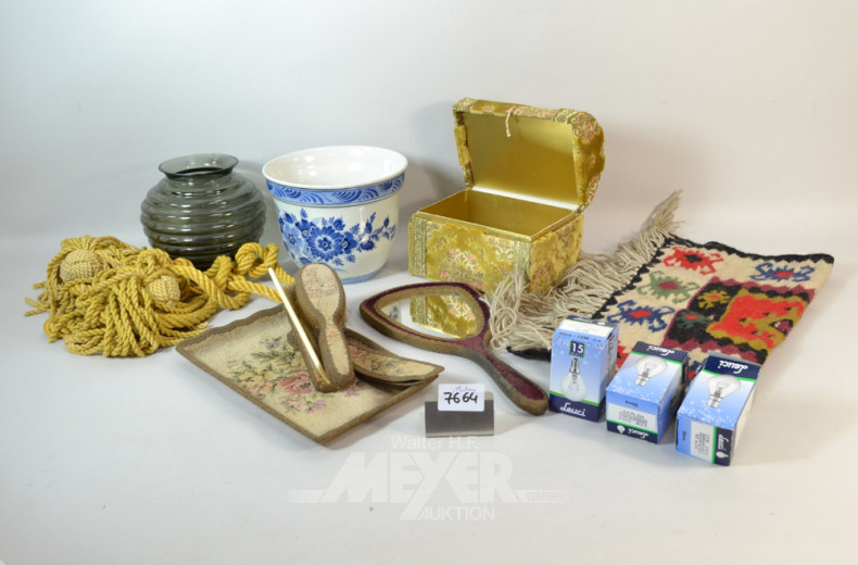 Posten Hausrat: Bürstenset, Handspiegel,
