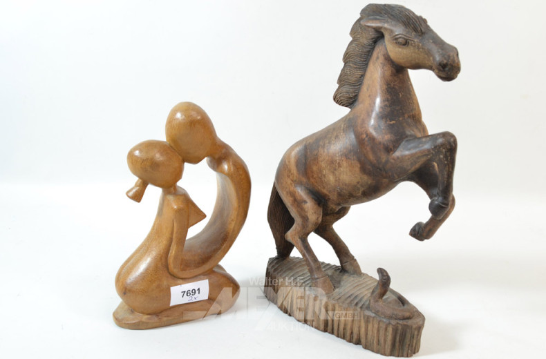 2 Holzschnitzereien: