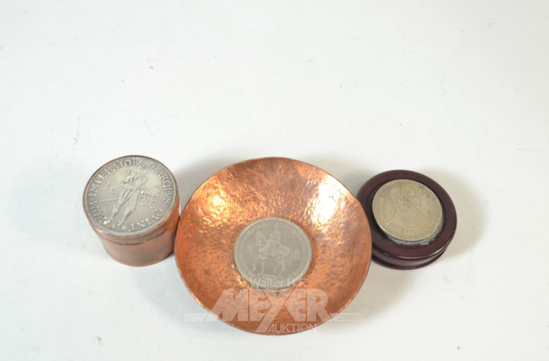 2 kl. Deckeldosen u. 1 kl. Schale,