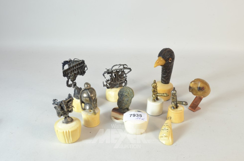 11 versch. Figuren auf Horn-Sockel