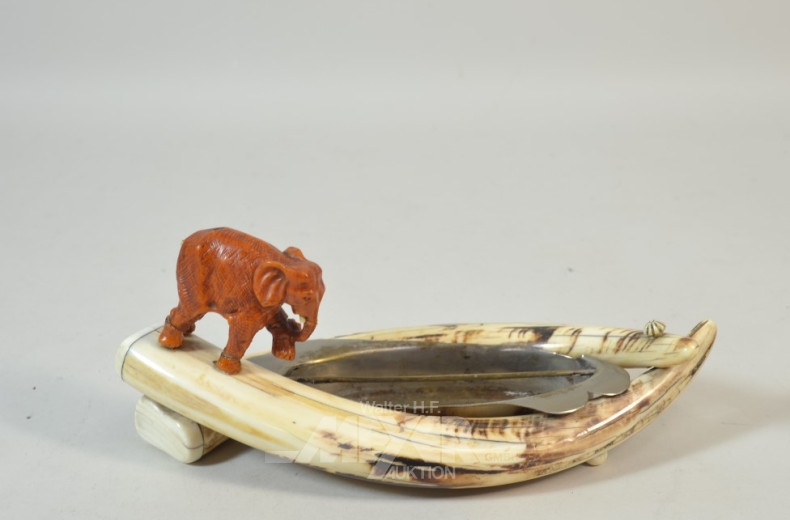 Aschenbecher mit Horn-Montierung