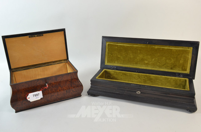 2 Holzschatullen, 1 x mit Rosenmotiv,