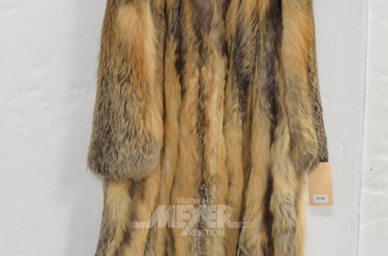 9 versch. ältere Pelzmäntel u.a.