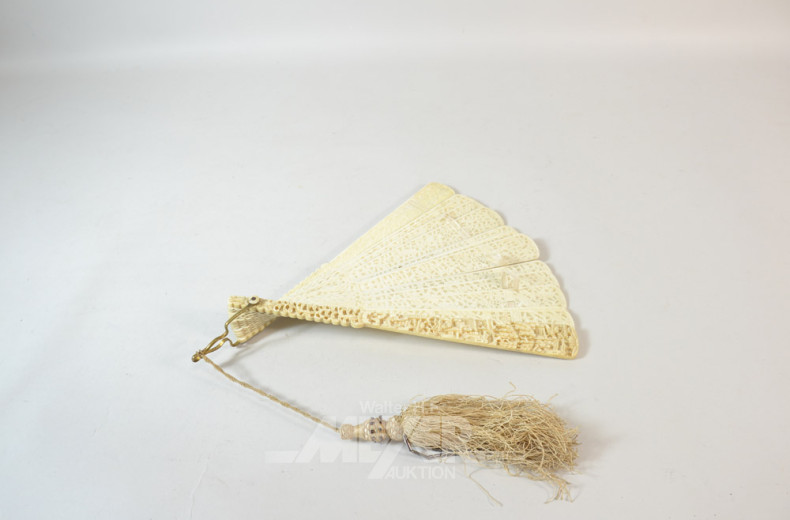 alter Fächer, beschädigt