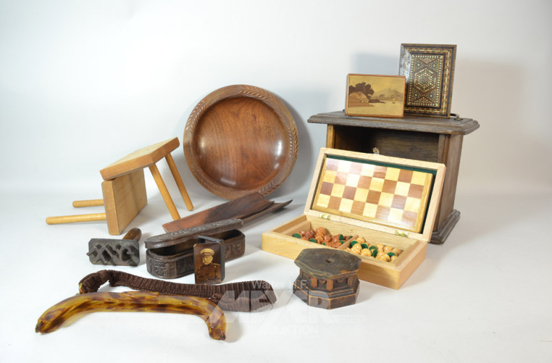 Konvolut: Holzschatullen, Schachspiel,