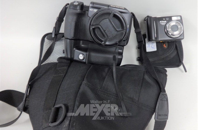 2 Digitalkameras, OLYMPUS E300/NICON 7900