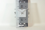 Wanduhr, AMS