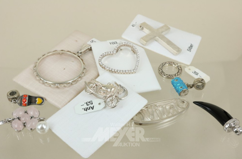 21 Kettenanhänger, Silber