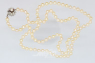 lange Perlenkette mit 585er WG-Schließe