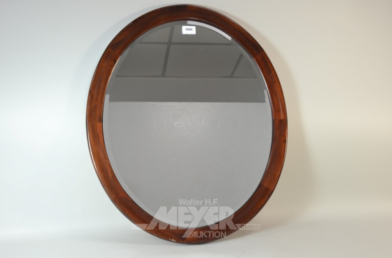 ovaler Spiegel im Mahagonigehäuse