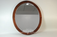 ovaler Spiegel im Mahagonigehäuse