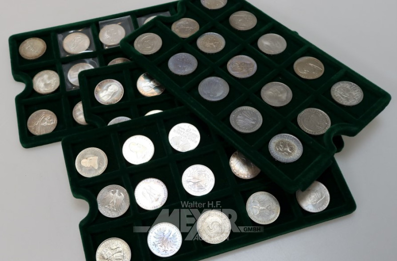 Münzkassette mit 66 Münzen á 5 DM