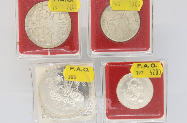 4 Silber-Münzen (100 Rupien /