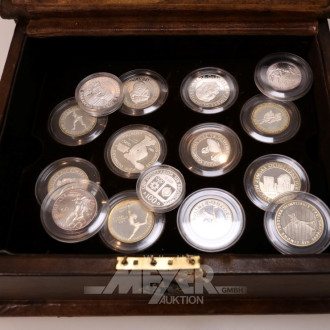 Buchkassette mit 15 Silbermünzen