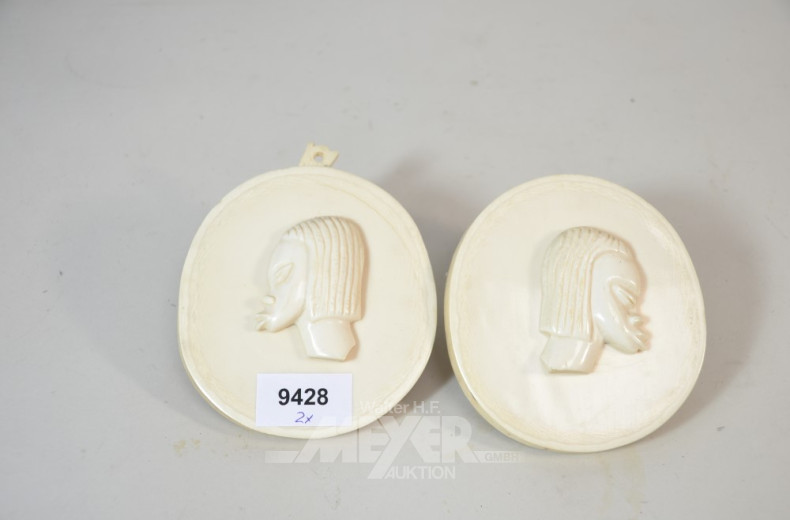 2 Hornschnitzereien/Reliefs ''Portraits''