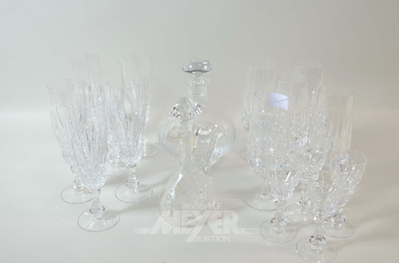 14 Kristall Gläser und 2 Karaffen