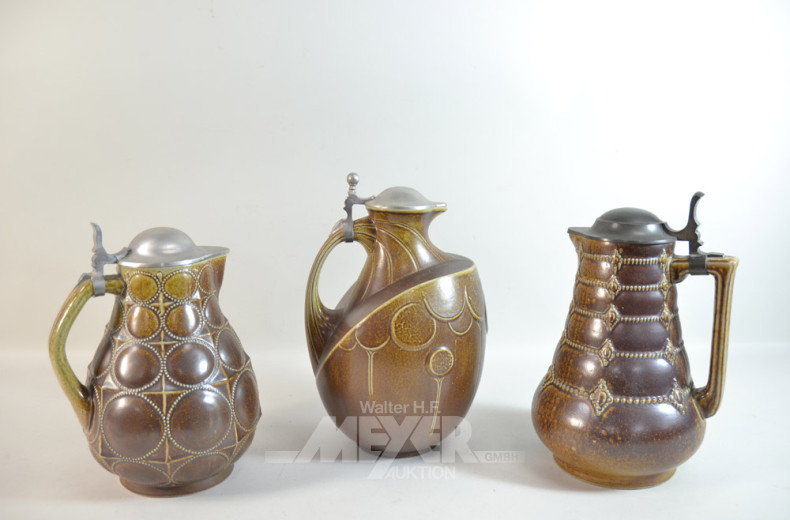 3 Keramik-Krüge mit Zinndeckel,