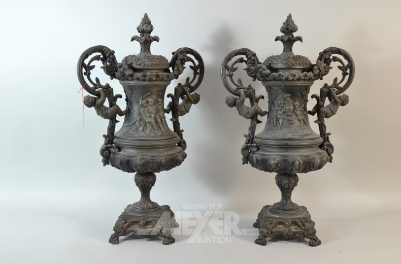 Paar Deckel-Vasen, Zinkguss, um 1900